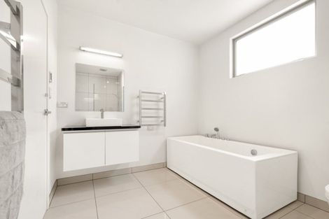 Photo of property in 5 Bovett Place, Wanaka, 9305