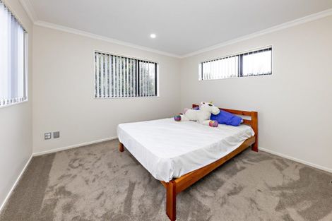 Photo of property in 7b Waiari Road, Conifer Grove, Takanini, 2112