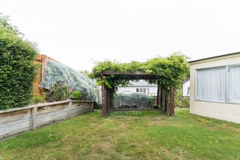 Photo of property in 3 Logan Place, Kelvin Grove, Palmerston North, 4414