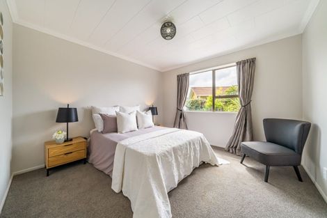 Photo of property in 32 Seymour Grove, Kingsley Heights, Upper Hutt, 5018