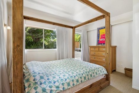 Photo of property in 10 Lyons Avenue, Murrays Bay, Auckland, 0630