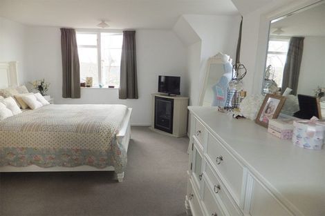 Photo of property in 211 Avonhead Road, Avonhead, Christchurch, 8042