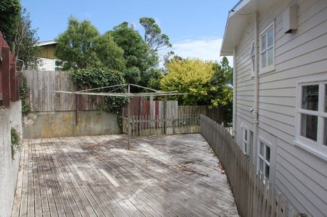 Photo of property in 2 Archbold Street, Newlands, Wellington, 6037