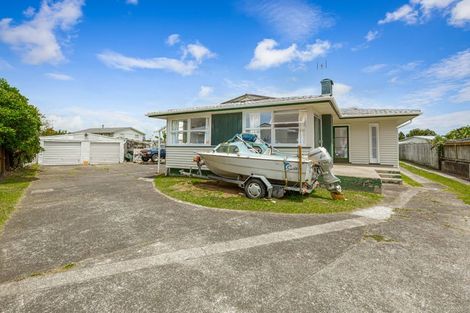 Photo of property in 39 Rewarewa Road, Te Atatu Peninsula, Auckland, 0610