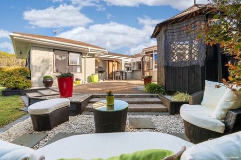 Photo of property in 11 Wilbur Place, Pakuranga Heights, Auckland, 2010