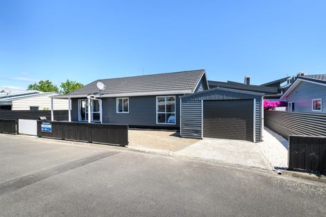 Photo of property in 2 Coromandel Court, Roslyn, Palmerston North, 4414