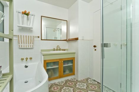 Photo of property in 3a Manon Crescent, Greenhithe, Auckland, 0632