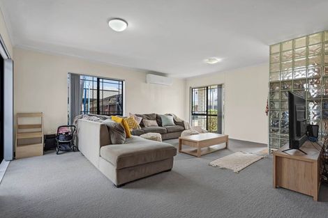 Photo of property in 11 Newbegin Place, Weymouth, Auckland, 2103