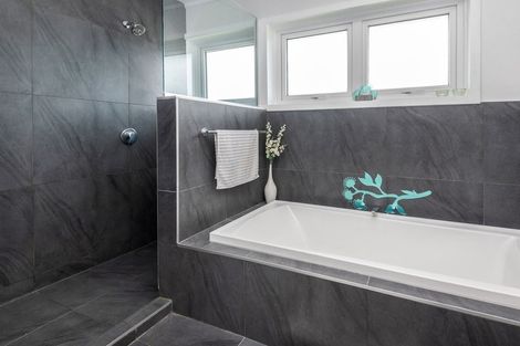 Photo of property in 4 Birman Close, Half Moon Bay, Auckland, 2012