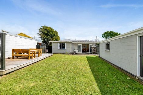 Photo of property in 9 Manu Crescent, Upper Vogeltown, New Plymouth, 4310