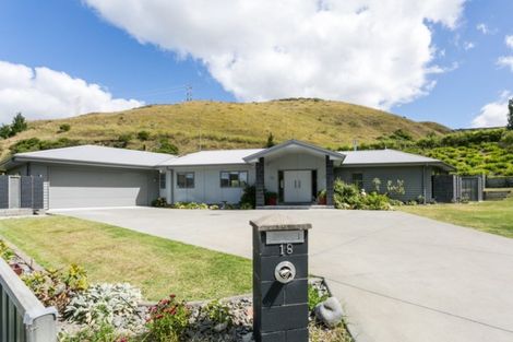 Photo of property in 18 Oak Place, Poraiti, Napier, 4112