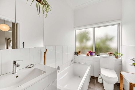 Photo of property in 30 Coote Road, Bluff Hill, Napier, 4110