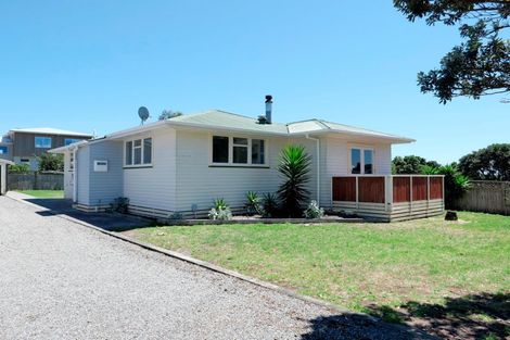 Photo of property in 14 Campion Road, Waikanae Beach, Waikanae, 5036