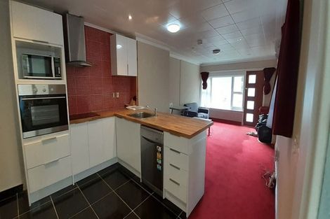 Photo of property in 216 Oriental Parade, Oriental Bay, Wellington, 6011