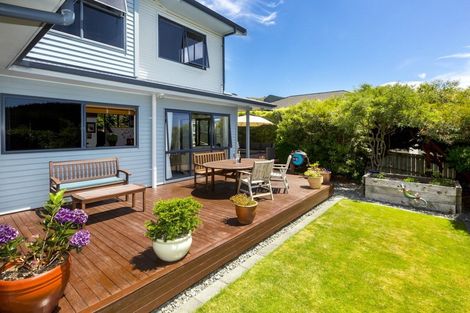Photo of property in 27 Mcewen Crescent, Riverstone Terraces, Upper Hutt, 5018