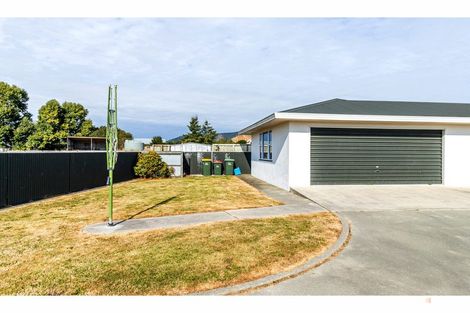 Photo of property in 19 Timaru Road, Waimate, 7924