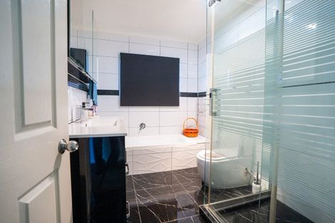 Photo of property in 63 Castlefinn Drive, Weymouth, Auckland, 2103