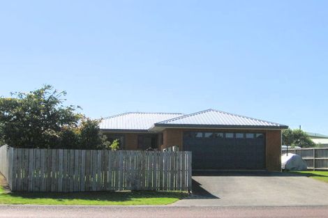 Photo of property in 13 Charles Green Drive, Cooks Beach, Whitianga, 3591