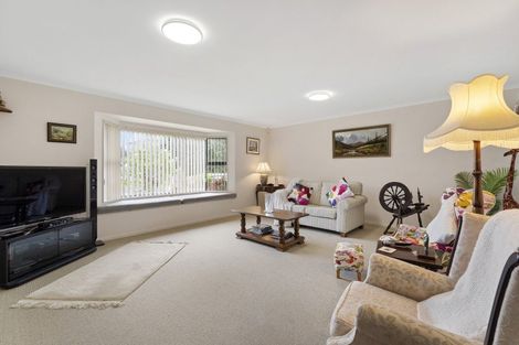 Photo of property in 14 Brookfield Place, Paraparaumu, 5032