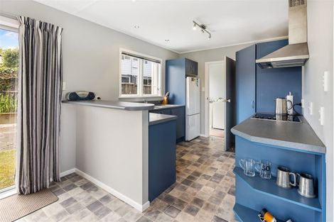 Photo of property in 104 Stewart Drive, Newlands, Wellington, 6037