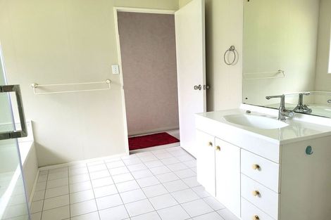 Photo of property in 14 Lanier Place, Glendene, Auckland, 0602