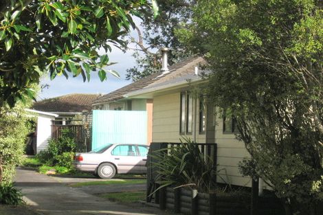 Photo of property in 2/190 Waimumu Road, Massey, Auckland, 0614