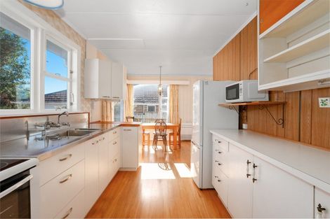 Photo of property in 21 Gray Avenue, Paraparaumu Beach, Paraparaumu, 5032