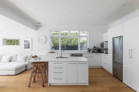 Photo of property in 33 Hawkesbury Avenue, St Albans, Christchurch, 8014