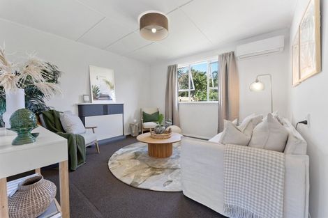 Photo of property in 70 Pioneer Road, Moturoa, New Plymouth, 4310