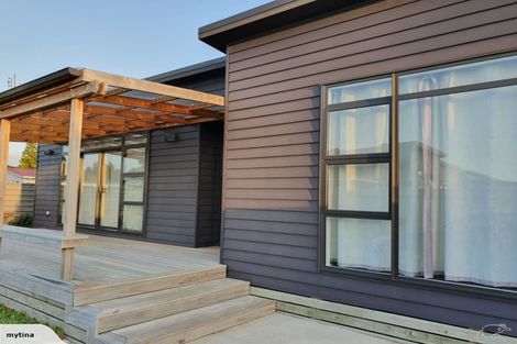 Photo of property in 46 Exeter Crescent, Takaro, Palmerston North, 4412