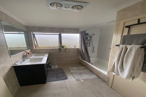 Photo of property in 11 Colonial Place, Kelvin Grove, Palmerston North, 4414