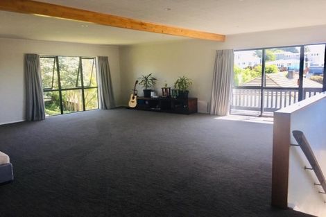 Photo of property in 17 Derby Place, Cannons Creek, Porirua, 5024