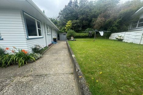 Photo of property in 46 Catherine Crescent, Paparangi, Wellington, 6037