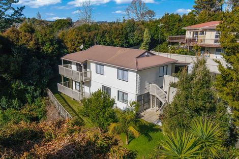Photo of property in 2/95 Fairclough Road, Beach Haven, Auckland, 0626