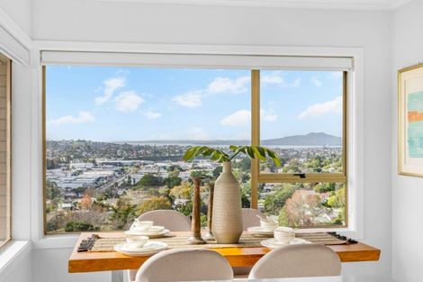 Photo of property in 611b Glenfield Road, Totara Vale, Auckland, 0629