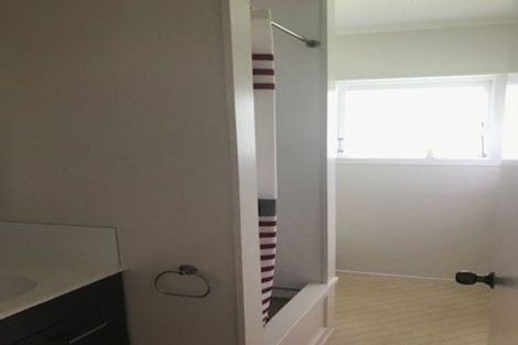 Photo of property in 1040 East Coast Road, Fairview Heights, Auckland, 0630