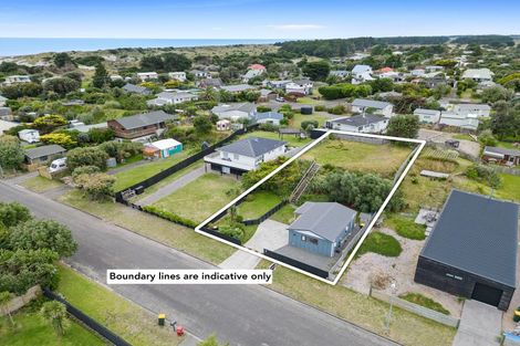 Photo of property in 7 James Street, Waikawa Beach, Manakau, 5573