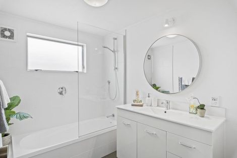 Photo of property in 2/10 Pierce Road, Milford, Auckland, 0620