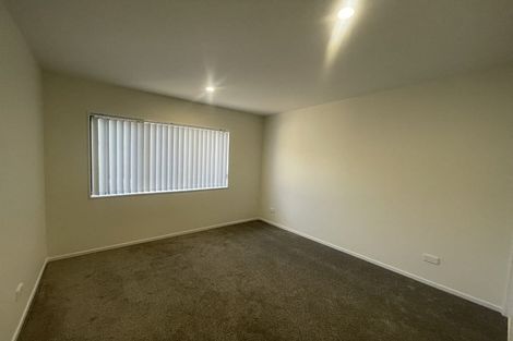 Photo of property in 16 Blue Way, Glendene, Auckland, 0602