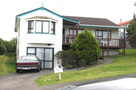 Photo of property in 74 Totaravale Drive, Totara Vale, Auckland, 0629