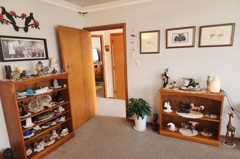 Photo of property in 75 Winchester Street, Levin, 5510