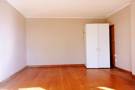 Photo of property in 255 Glenfield Road, Hillcrest, Auckland, 0627