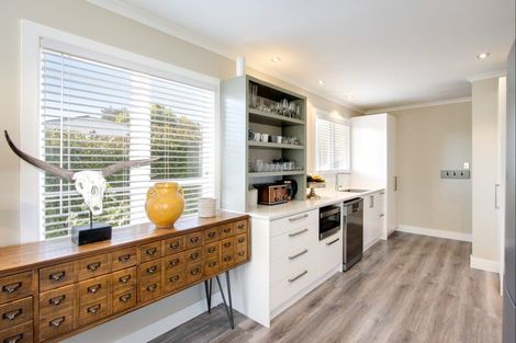 Photo of property in 12 Upham Street, Havelock North, 4130