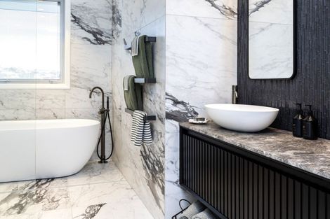 Photo of property in 15 Omeo Crescent, Redcliffs, Christchurch, 8081