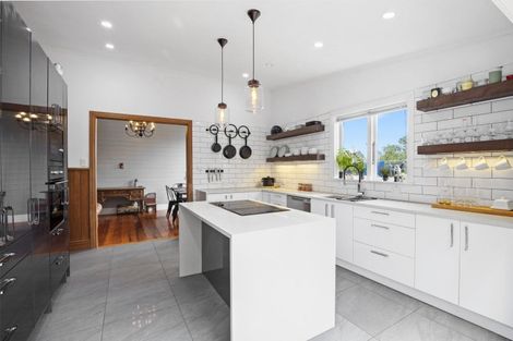 Photo of property in 13 Norfolk Rise, Waiuku, 2123