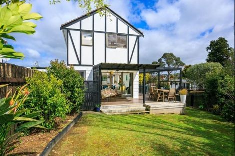 Photo of property in 2/7 Wilkinson Way, Browns Bay, Auckland, 0630