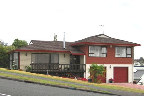 Photo of property in 166 Luckens Road, West Harbour, Auckland, 0618