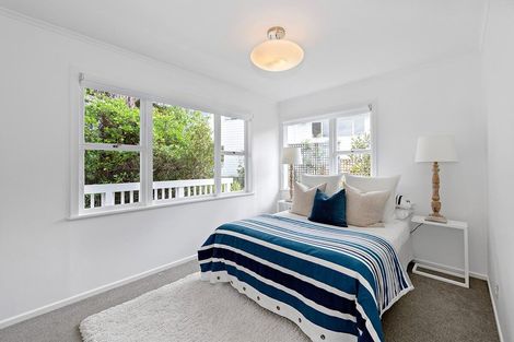Photo of property in 2/38a Seaview Avenue, Northcote, Auckland, 0627