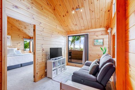 Photo of property in 2/397 East Coast Road, Mairangi Bay, Auckland, 0630