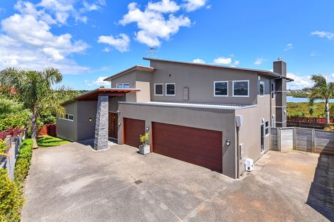 Photo of property in 16 Stranraer Crescent, Wattle Downs, Auckland, 2103